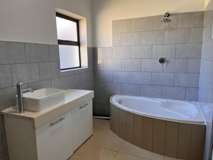 4 Bedroom Property for Sale in Palmiet Western Cape